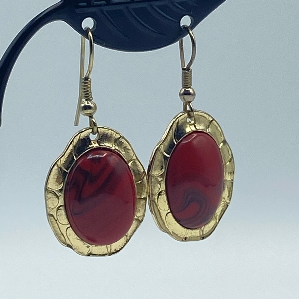 Marbled Red Cabochon Gold Tone Dangle Drop Hook Earrings Oval Lucite Faux Stone